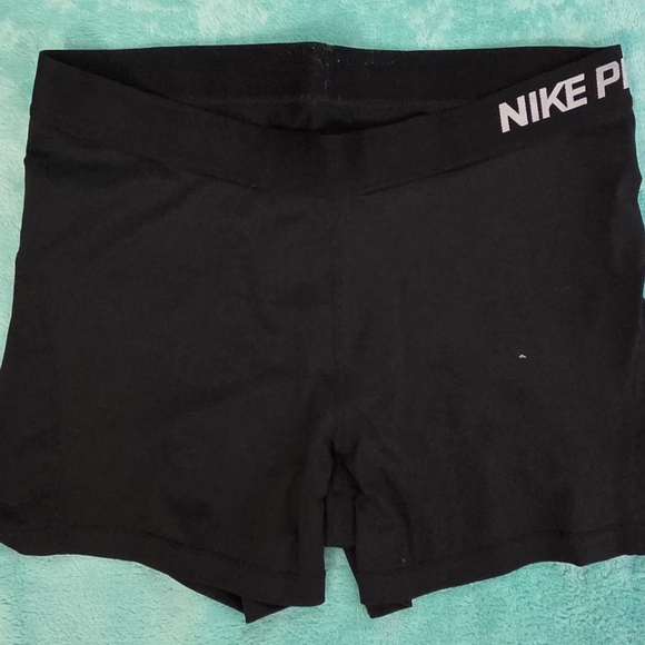 NIKE PRO- DRI FIT, Women's Black Athletic Shorts - Picture 1 of 8